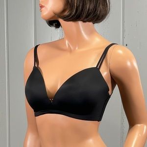 *Victoria’s Secret Women’s Black Padded No-Wire Bra 34DD